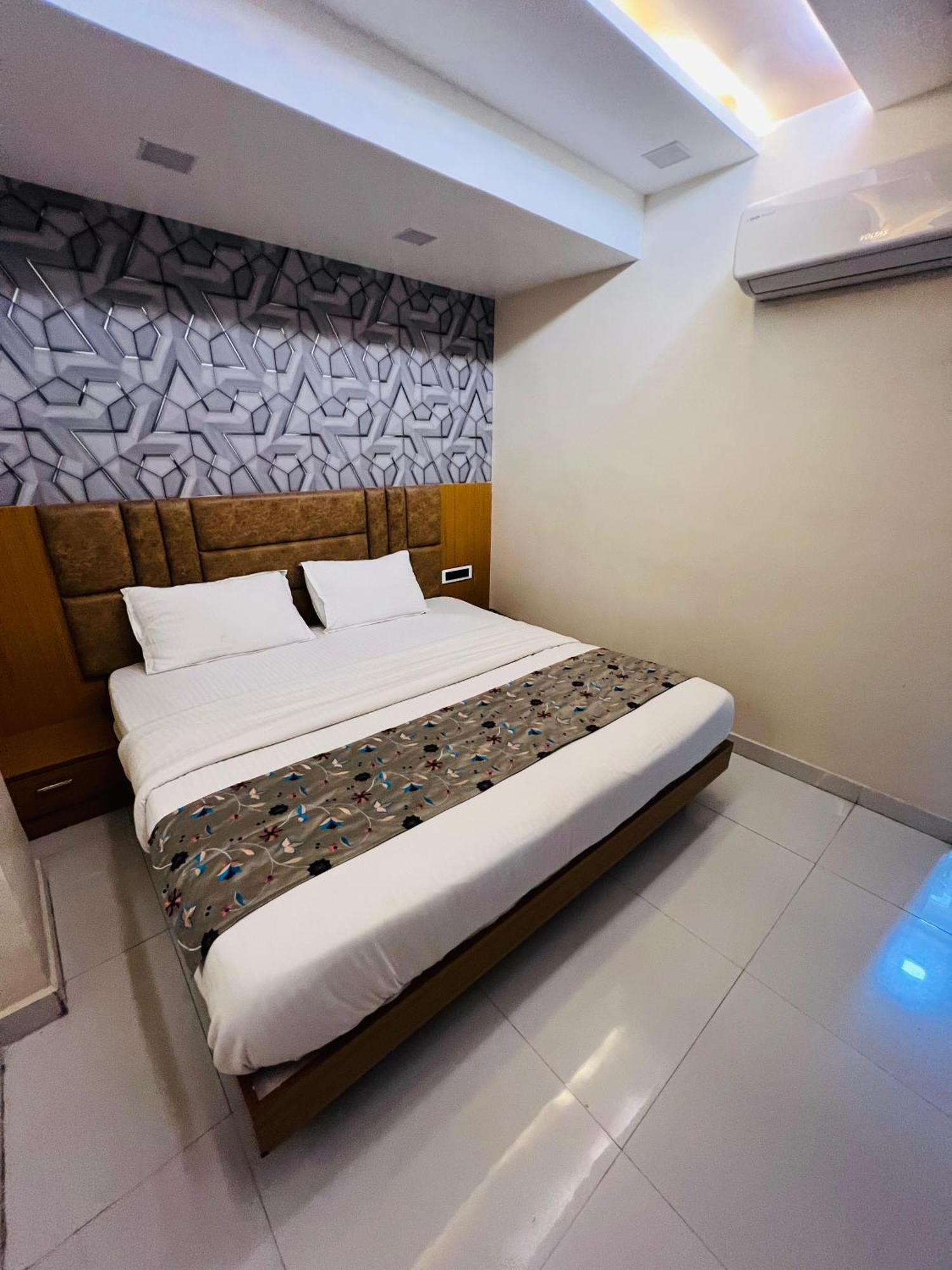 Hotel Exotic Ahmedabad Exterior foto