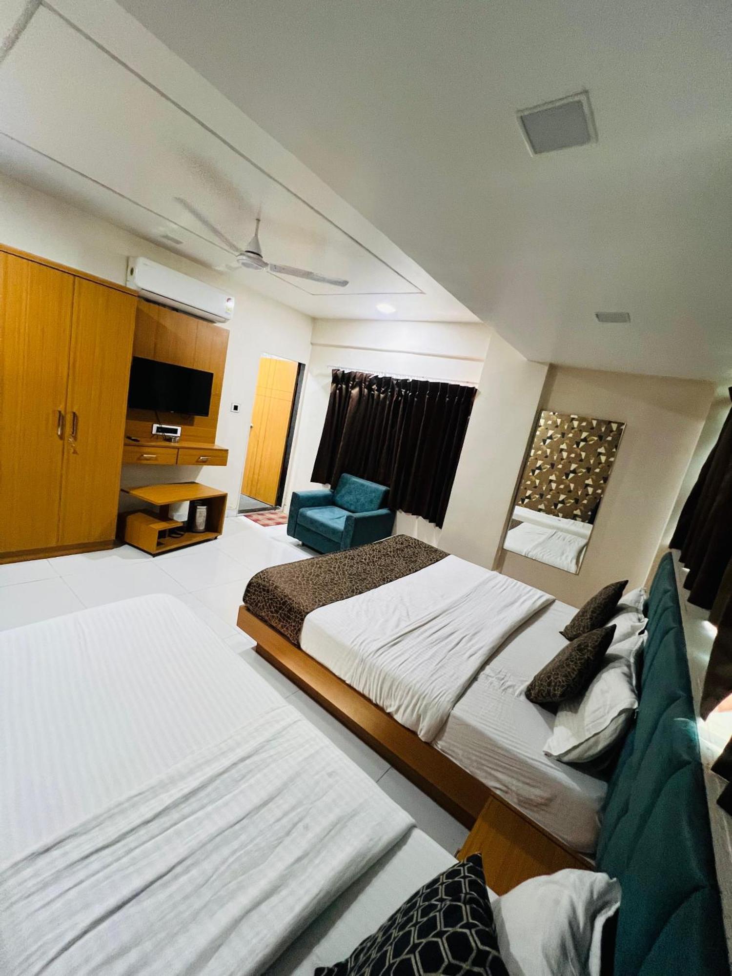 Hotel Exotic Ahmedabad Exterior foto