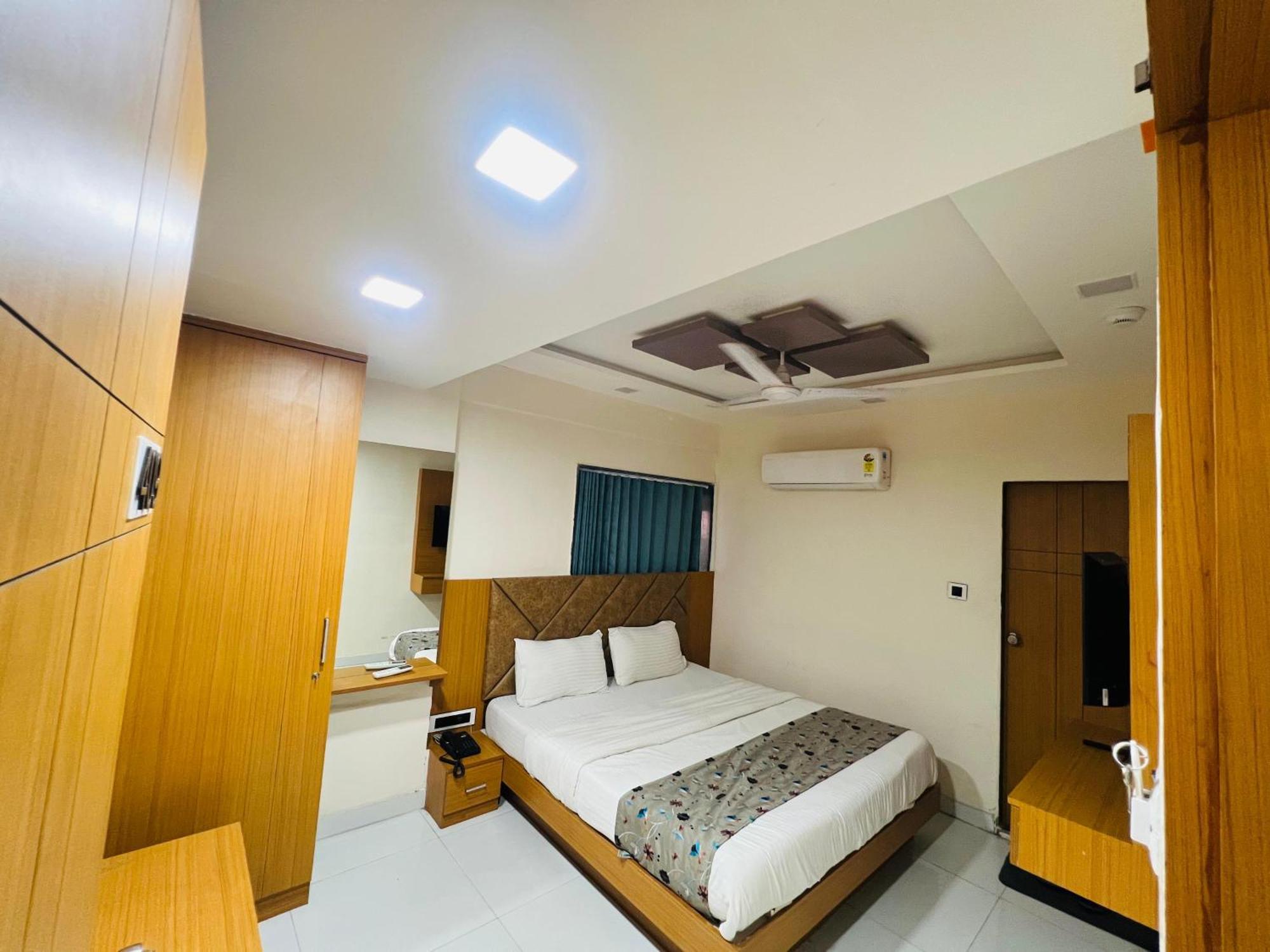 Hotel Exotic Ahmedabad Exterior foto